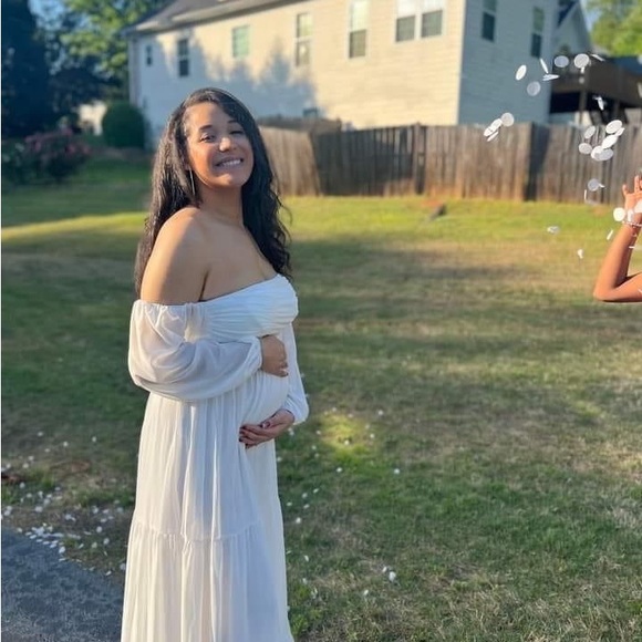 Dresses & Skirts - Beautiful white off should flowy dress. Great for maternity or just a night out.